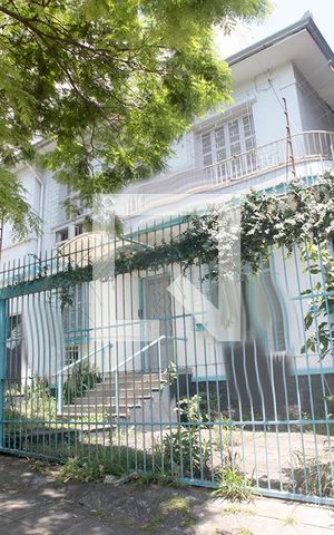 Casa à venda com 358m², 4 quartos e 5 vagasFachada