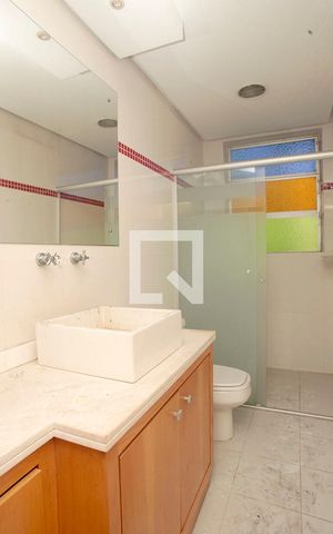 Casa à venda com 358m², 4 quartos e 5 vagasBanheiro Quarto 2 Suíte