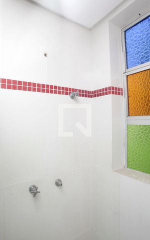 Casa à venda com 358m², 4 quartos e 5 vagasBanheiro Quarto 2 Suíte
