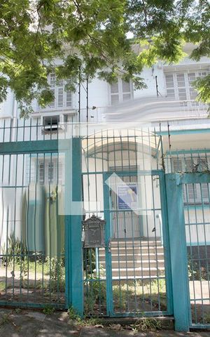 Casa à venda com 358m², 4 quartos e 5 vagasFachada