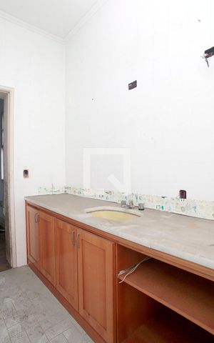 Casa à venda com 358m², 4 quartos e 5 vagasBanheiro Quarto 1 Suíte