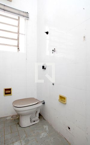Casa à venda com 358m², 4 quartos e 5 vagasBanheiro Quarto 1 Suíte