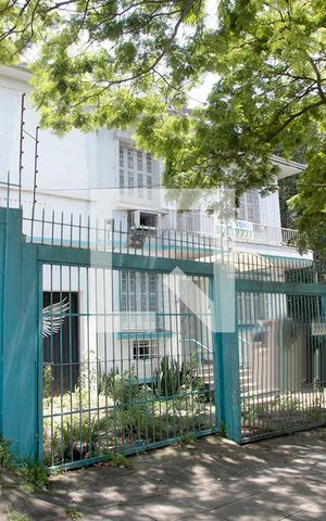 Casa à venda com 358m², 4 quartos e 5 vagasFachada