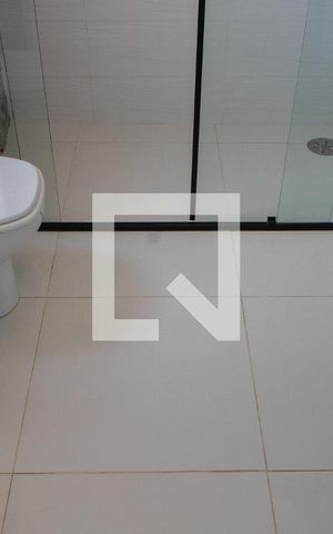 Casa de condomínio para alugar com 520m², 4 quartos e 6 vagasBanheiro da Suíte 2
