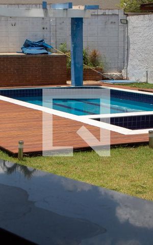 Casa de condomínio para alugar com 520m², 4 quartos e 6 vagasÁrea Externa