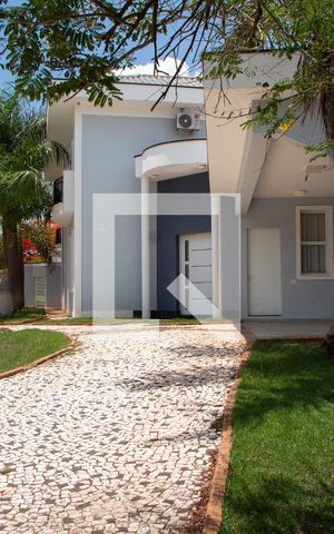 Casa de condomínio para alugar com 520m², 4 quartos e 6 vagasFachada