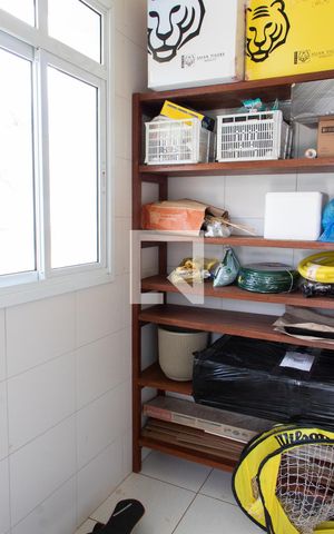 Casa de condomínio para alugar com 520m², 4 quartos e 6 vagasÁrea de Serviço