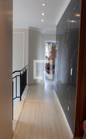 Casa de condomínio para alugar com 520m², 4 quartos e 6 vagasCorredor