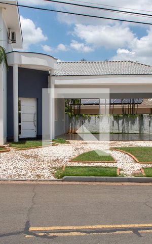 Casa de condomínio para alugar com 520m², 4 quartos e 6 vagasFachada