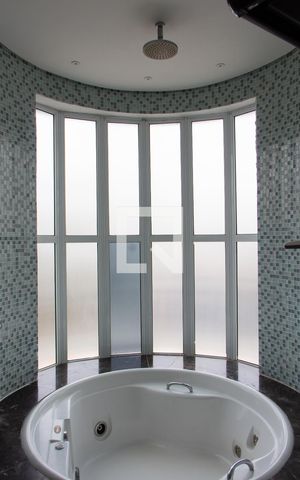 Casa de condomínio para alugar com 520m², 4 quartos e 6 vagasBanheiro da Suíte 3