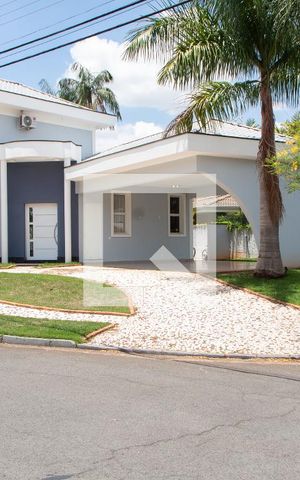 Casa de condomínio para alugar com 520m², 4 quartos e 6 vagasFachada