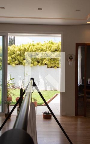 Casa de condomínio para alugar com 520m², 4 quartos e 6 vagasSala