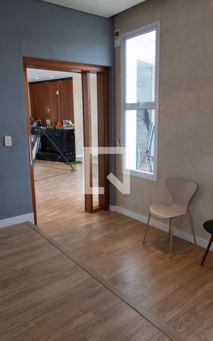 Casa de condomínio para alugar com 520m², 4 quartos e 6 vagasSala de TV