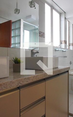 Apartamento à venda com 183m², 3 quartos e sem vagaBanheiro da Suíte 1