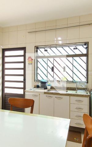 Casa à venda com 261m², 3 quartos e 4 vagas Casa à venda com 261m², 3 quartos e 4 vagasCozinha