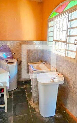 Casa à venda com 310m², 4 quartos e 2 vagas Casa à venda com 310m², 4 quartos e 2 vagasÁrea de Serviço