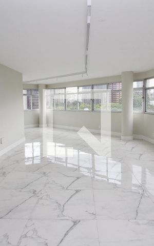 Apartamento à venda com 282m², 4 quartos e 3 vagas Apartamento à venda com 282m², 4 quartos e 3 vagasSala