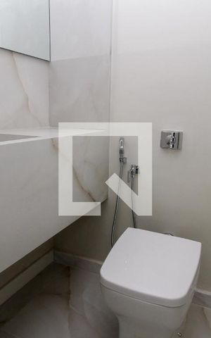Apartamento à venda com 282m², 4 quartos e 3 vagas Apartamento à venda com 282m², 4 quartos e 3 vagasBanheiro 1