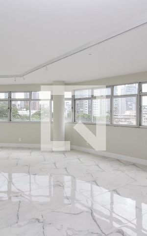 Apartamento à venda com 282m², 4 quartos e 3 vagas Apartamento à venda com 282m², 4 quartos e 3 vagasSala