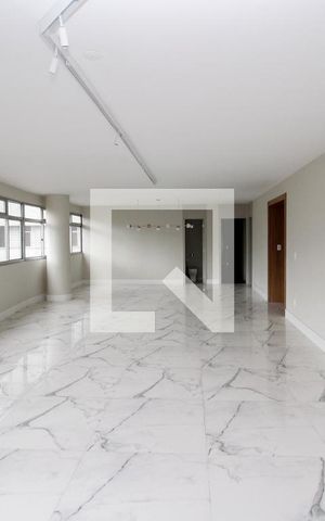 Apartamento à venda com 282m², 4 quartos e 3 vagas Apartamento à venda com 282m², 4 quartos e 3 vagasSala