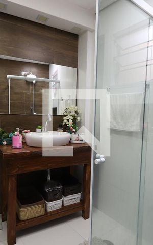 Casa à venda com 181m², 4 quartos e 2 vagasBanheiro - Casa 1