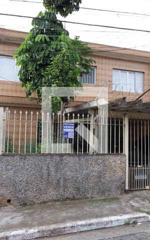 Casa à venda com 181m², 4 quartos e 2 vagasFachada