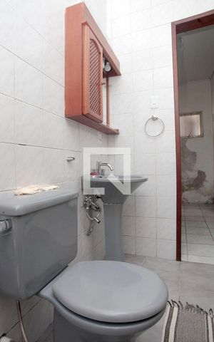 Casa à venda com 180m², 5 quartos e 5 vagasBanheiro Quarto 1 Suíte
