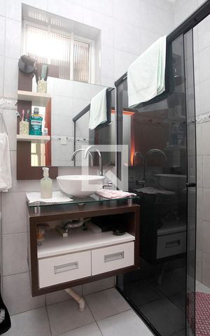 Casa à venda com 180m², 5 quartos e 5 vagasBanheiro 2