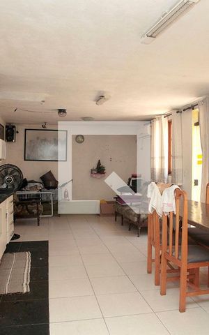 Casa à venda com 180m², 5 quartos e 5 vagasÁrea de Serviço + Salão de Festas