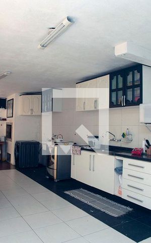 Casa à venda com 180m², 5 quartos e 5 vagasÁrea de Serviço + Salão de Festas