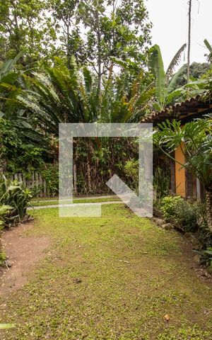 Casa à venda com 320m², 4 quartos e 2 vagas Casa à venda com 320m², 4 quartos e 2 vagasÁrea externa