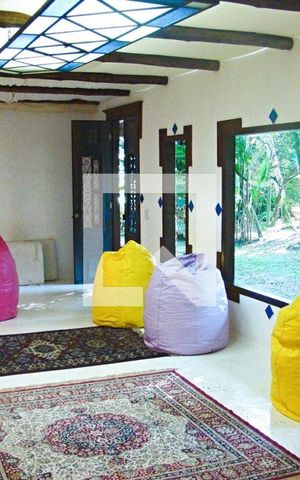 Casa à venda com 320m², 4 quartos e 2 vagas Casa à venda com 320m², 4 quartos e 2 vagasÁrea comum