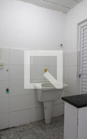 Casa para alugar com 60m², 2 quartos e 1 vagaÁrea de Serviço