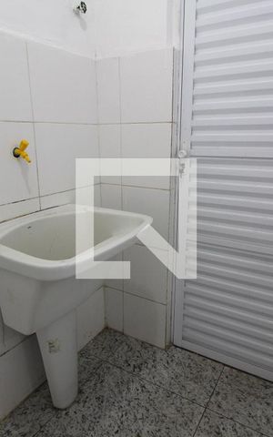 Casa para alugar com 60m², 2 quartos e 1 vagaÁrea de Serviço