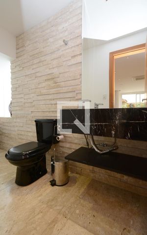 Casa de condomínio à venda com 300m², 4 quartos e 4 vagasLavabo