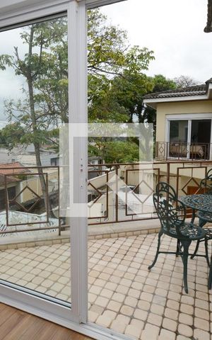 Casa de condomínio à venda com 300m², 4 quartos e 4 vagasVaranda da Suíte 1