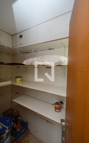 Casa de condomínio à venda com 300m², 4 quartos e 4 vagasDespensa