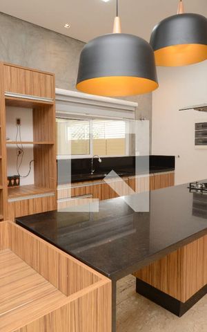 Casa de condomínio à venda com 300m², 4 quartos e 4 vagasDetalhe da cozinha