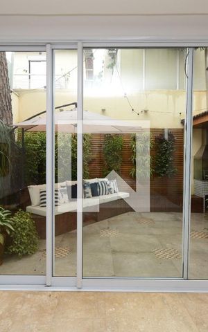Casa de condomínio à venda com 300m², 4 quartos e 4 vagasSala