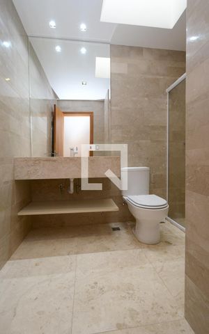 Casa de condomínio à venda com 300m², 4 quartos e 4 vagasBanheiro da Suíte 4
