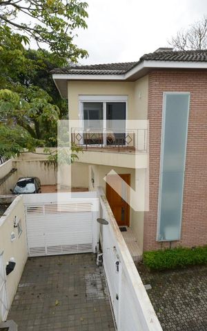 Casa de condomínio à venda com 300m², 4 quartos e 4 vagasVista da Suíte 1