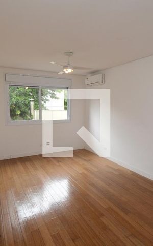 Casa de condomínio à venda com 300m², 4 quartos e 4 vagasSuíte 4