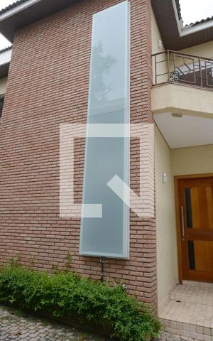 Casa de condomínio à venda com 300m², 4 quartos e 4 vagasFachada