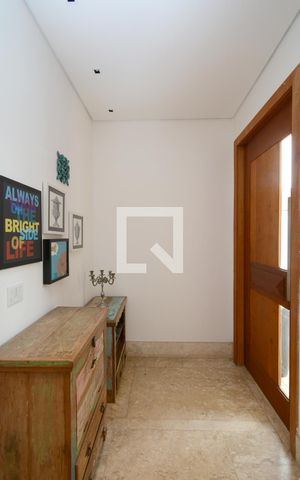 Casa de condomínio à venda com 300m², 4 quartos e 4 vagasHall de entrada