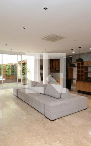 Casa de condomínio à venda com 300m², 4 quartos e 4 vagasSala