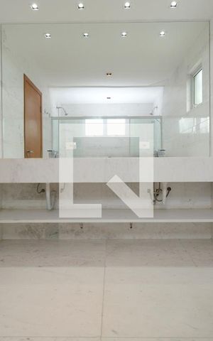 Casa de condomínio à venda com 300m², 4 quartos e 4 vagasBanheiro da Suíte 1