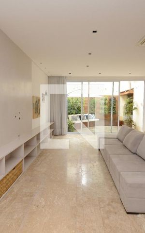 Casa de condomínio à venda com 300m², 4 quartos e 4 vagasSala