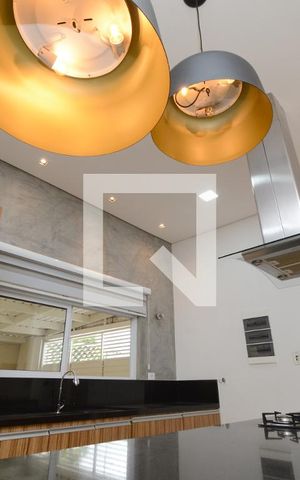 Casa de condomínio à venda com 300m², 4 quartos e 4 vagasDetalhe da cozinha