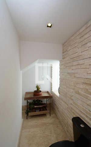 Casa de condomínio à venda com 300m², 4 quartos e 4 vagasLavabo