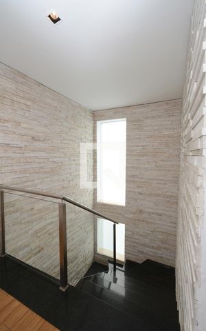 Casa de condomínio à venda com 300m², 4 quartos e 4 vagasHall